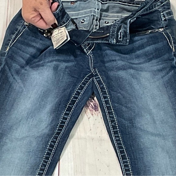 Women’s Miss Me Mid-Rise Boot Jean Size 28x34 Embellished Pockets - Picture 4 of 8